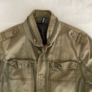 Military inspired jacket with zipper and button closure.